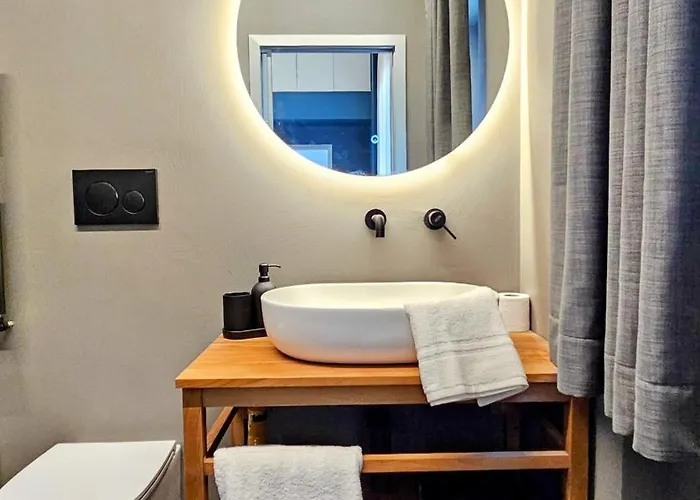 N 5 לינה וארוחת בוקר 4*